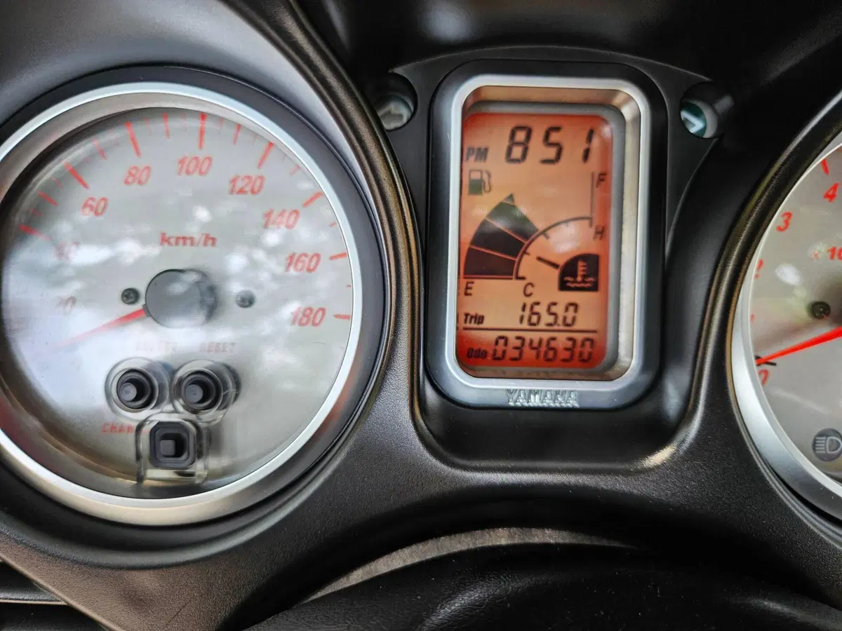 Yamaha T-Max 500 (2004 - 07) (9)