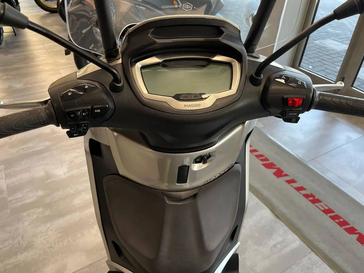 Piaggio Beverly 400 ABS-ASR (2021 - 24) (7)