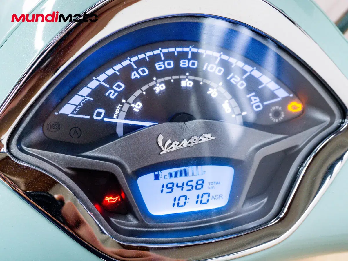 Vespa GTS 300 Hpe (2019) (12)