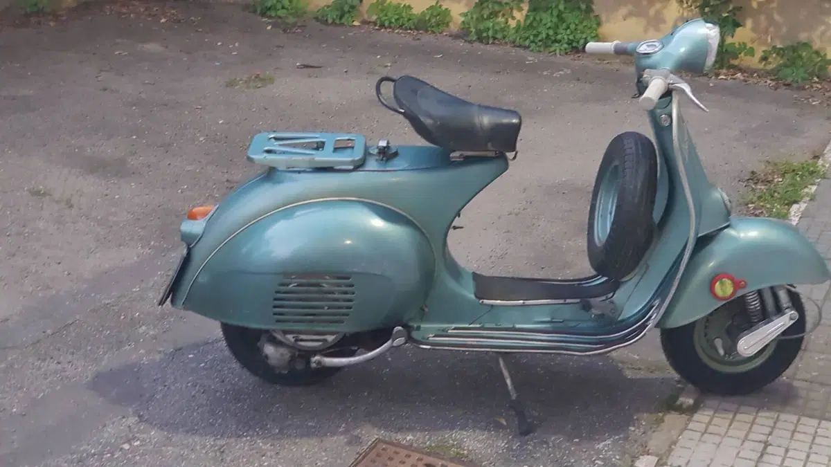 Piaggio VESPA 150 (2)