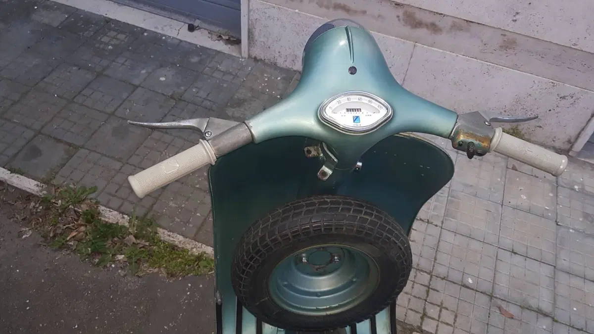 Piaggio VESPA 150 (4)