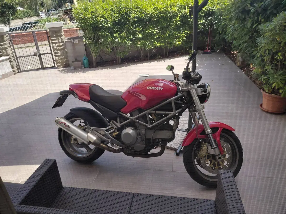 Ducati Monster 900 I.E. (1999 - 02) (4)