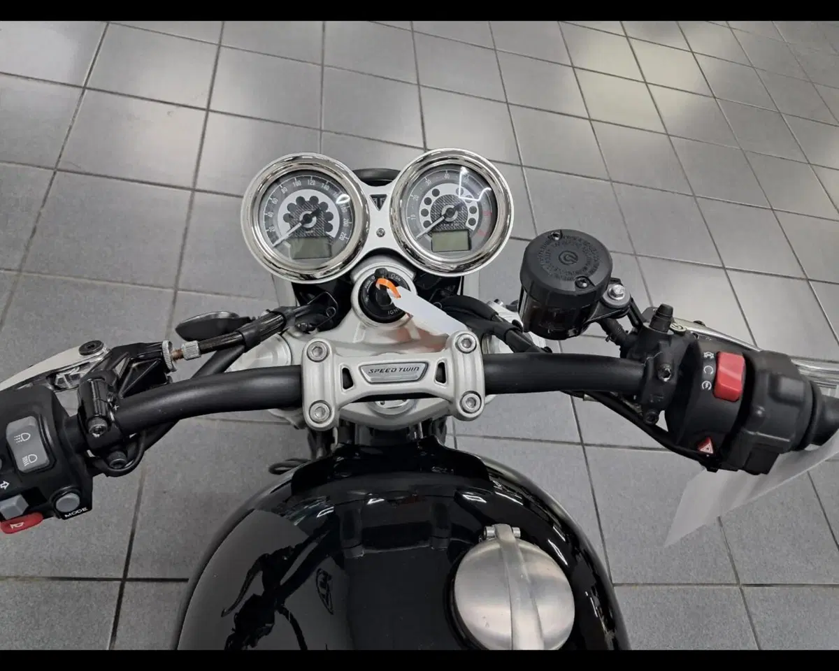 Triumph Speed Twin 1200 (2021 - 24) (8)
