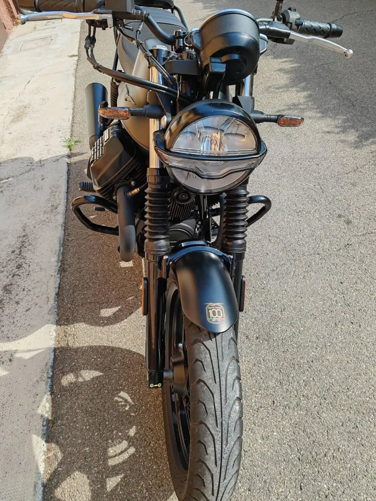 Moto Guzzi V7 Stone (2021 - 24) (2)