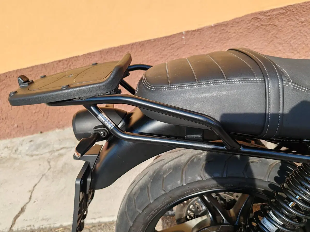Moto Guzzi V7 Stone (2021 - 24) (6)