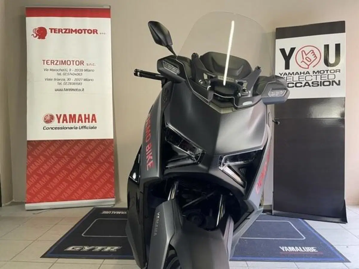 Yamaha X-Max 300 Tech Max (2025 - 26) (4)