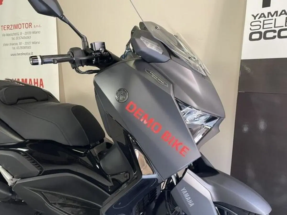Yamaha X-Max 300 Tech Max (2025 - 26) (3)