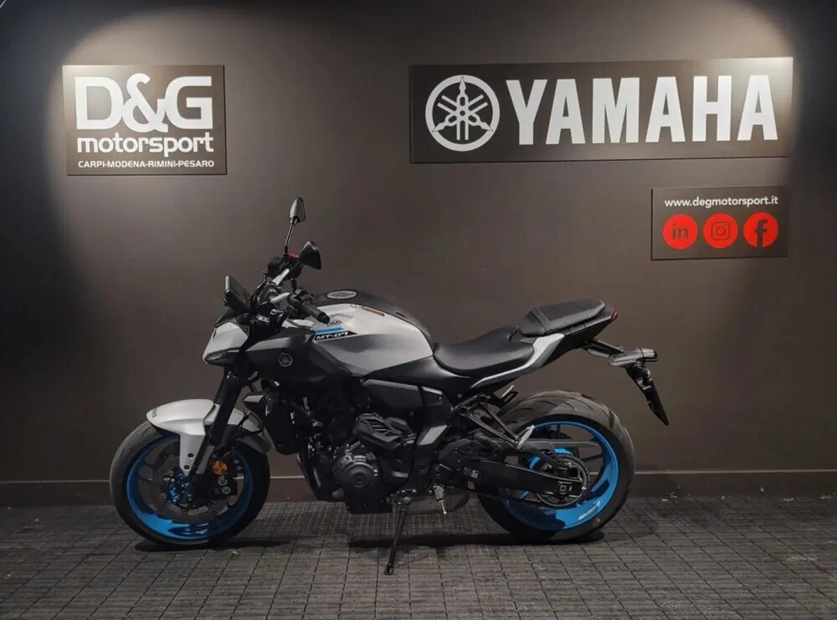Yamaha MT-07 Y-AMT (2025 - 26) (2)