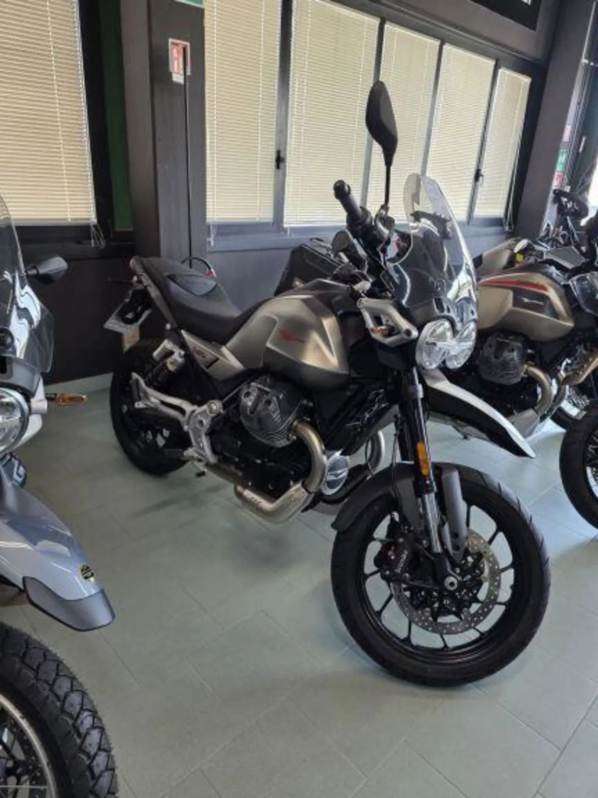 Moto Guzzi V85 TT (2024 - 26) (3)
