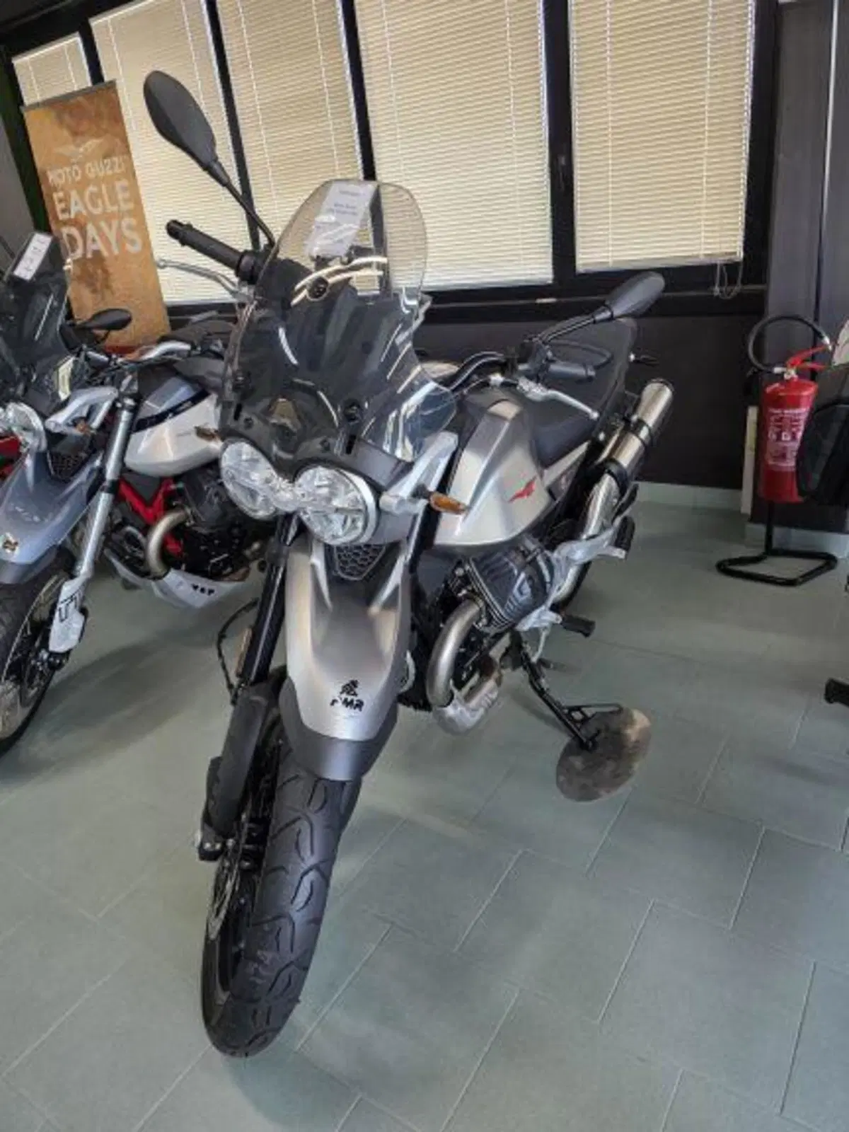 Moto Guzzi V85 TT (2024 - 26) (6)