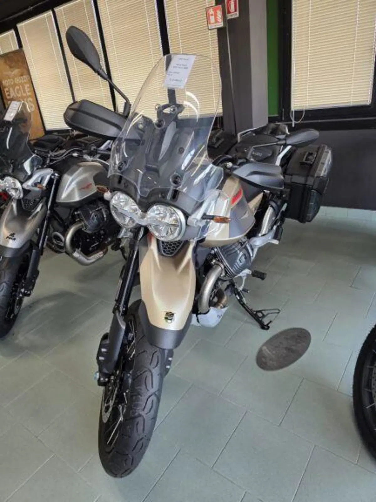 Moto Guzzi V85 TT (2024 - 26) (7)