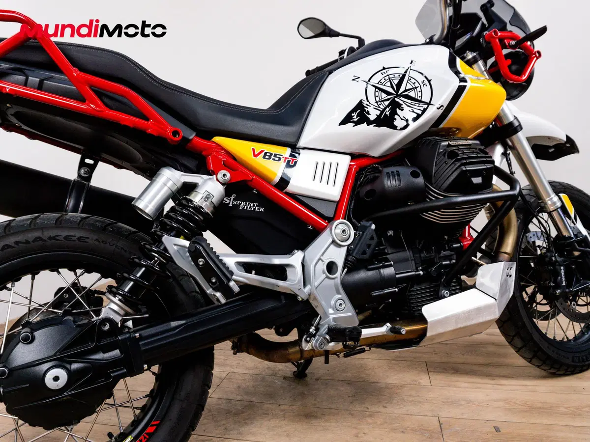 Moto Guzzi V85 TT Evocative Graphics (2019 - 20) (4)
