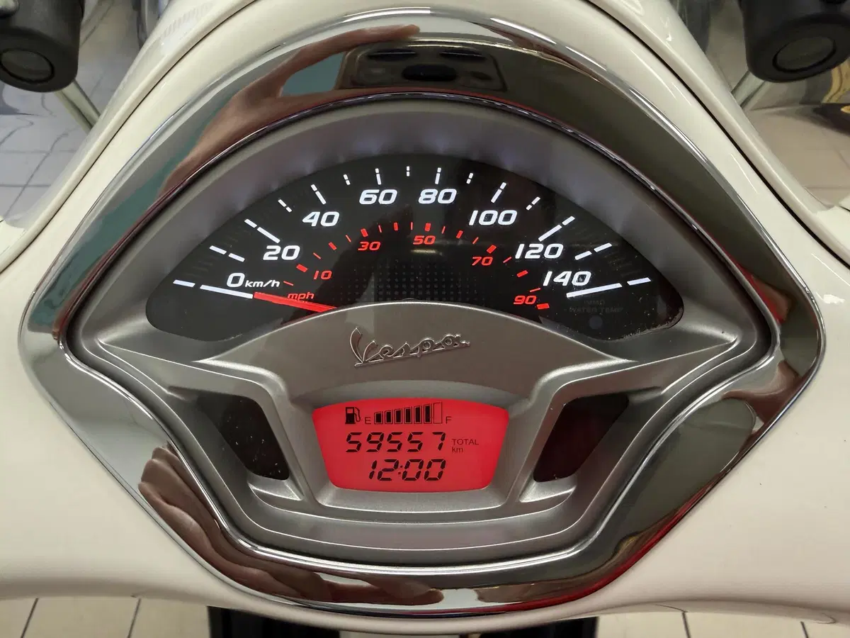 Vespa GTS 300 ABS (2014 - 16) (5)