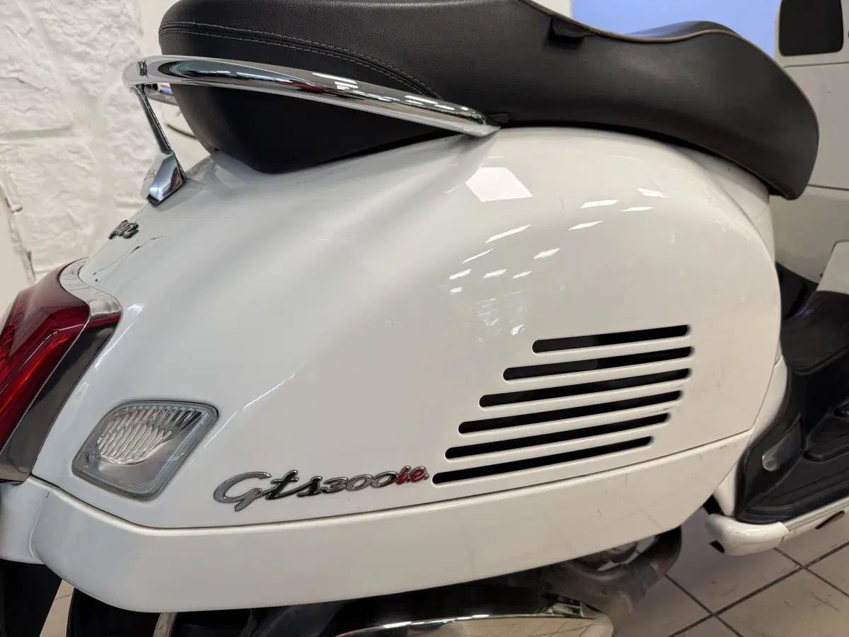 Vespa GTS 300 ABS (2014 - 16) (6)