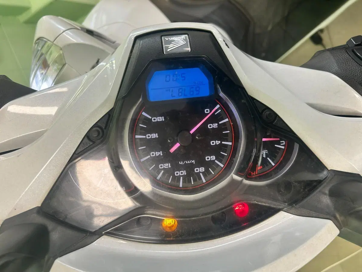 Honda SH 300 i ABS (2016 - 20) (5)
