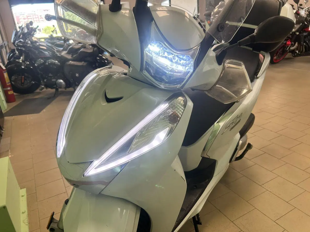 Honda SH 300 i ABS (2016 - 20) (9)
