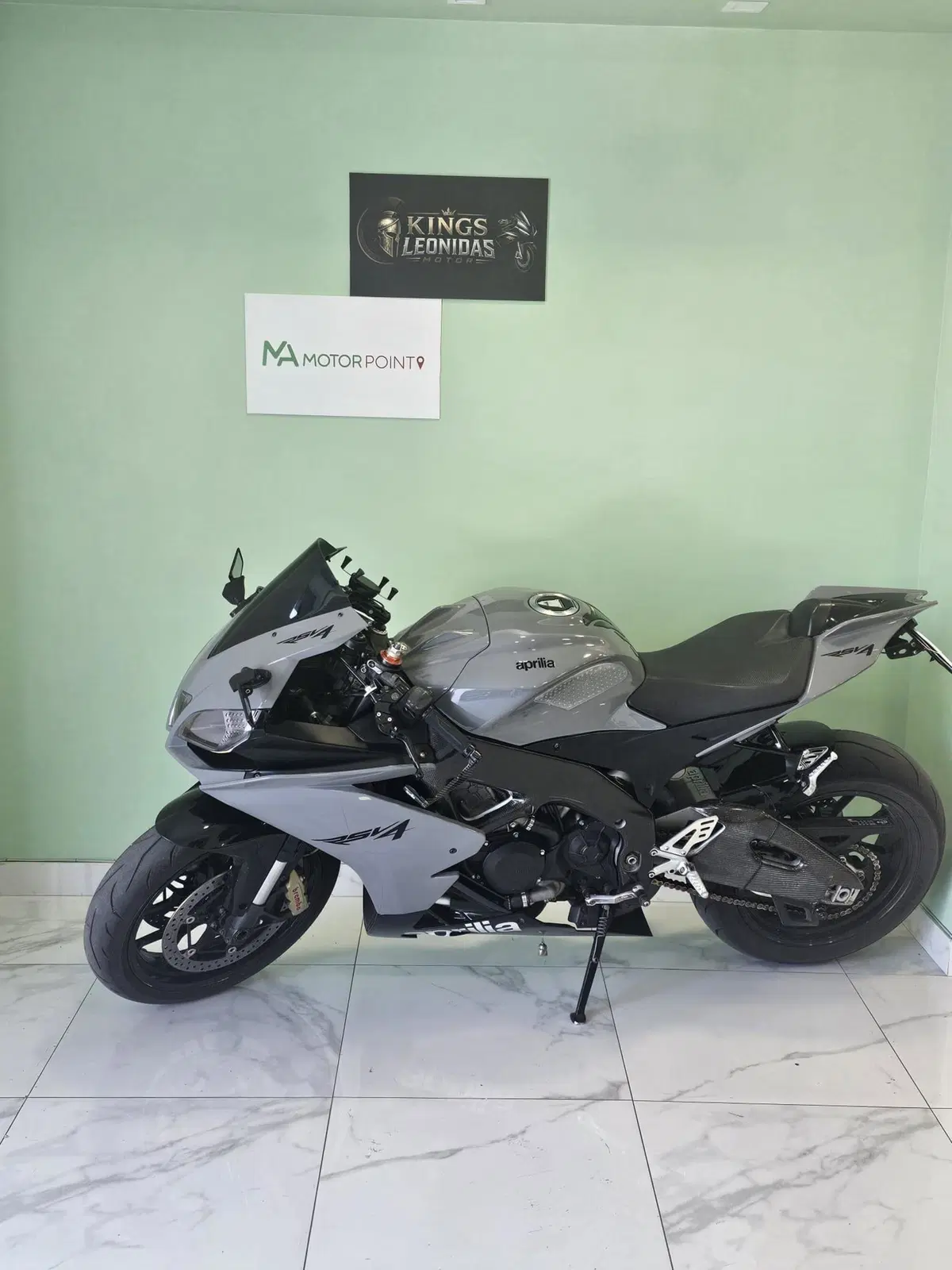 Aprilia RSV4 Factory (2009 - 12) (2)