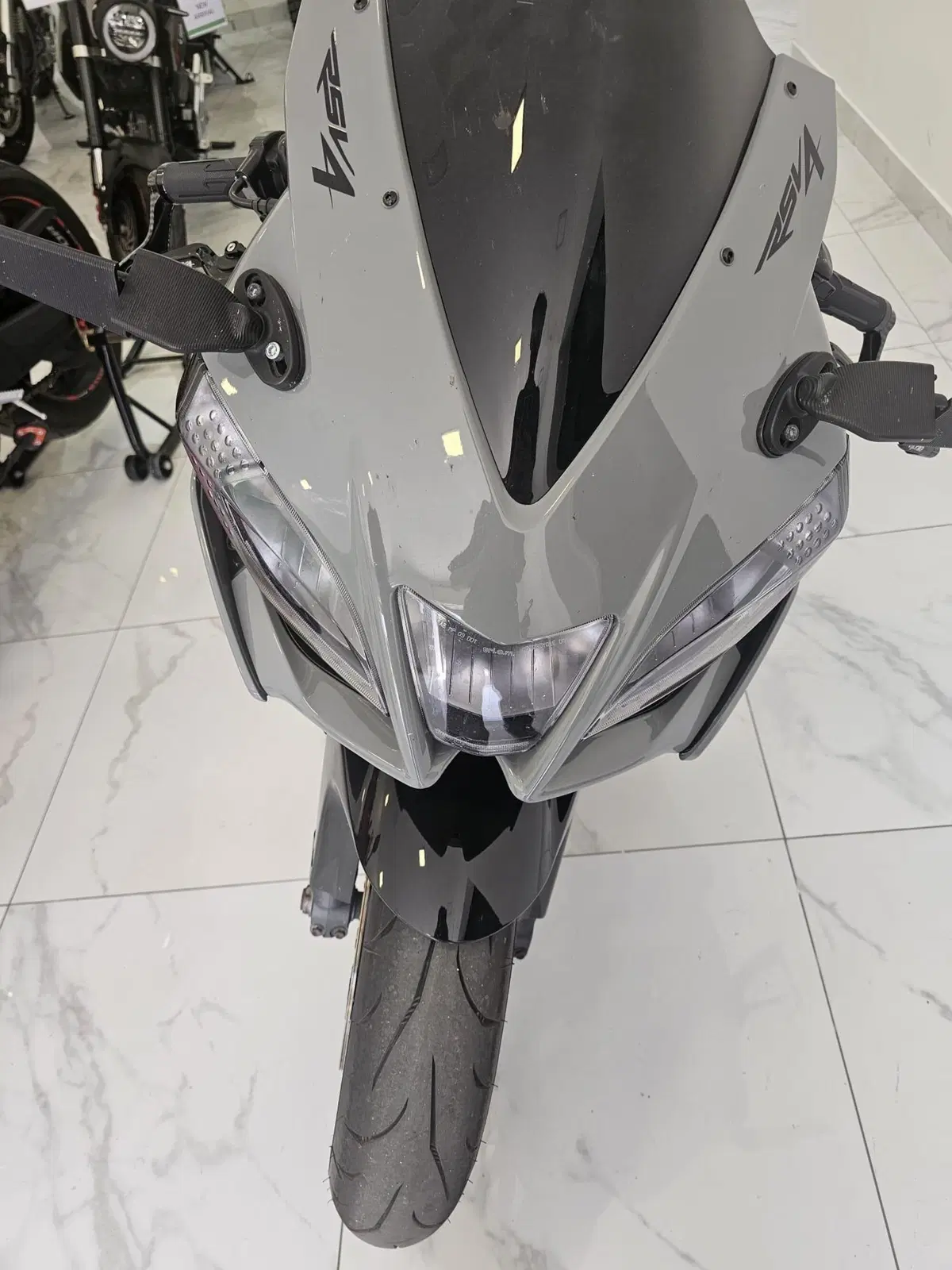 Aprilia RSV4 Factory (2009 - 12) (6)