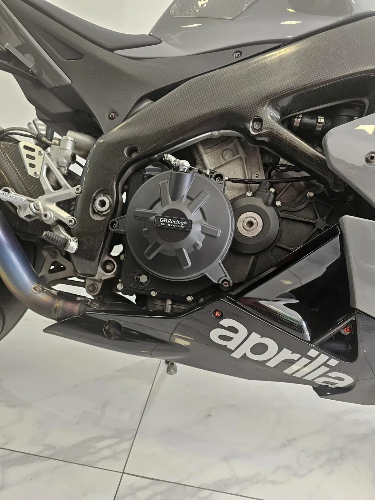 Aprilia RSV4 Factory (2009 - 12) (8)