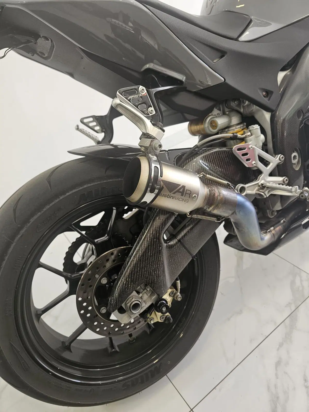 Aprilia RSV4 Factory (2009 - 12) (9)