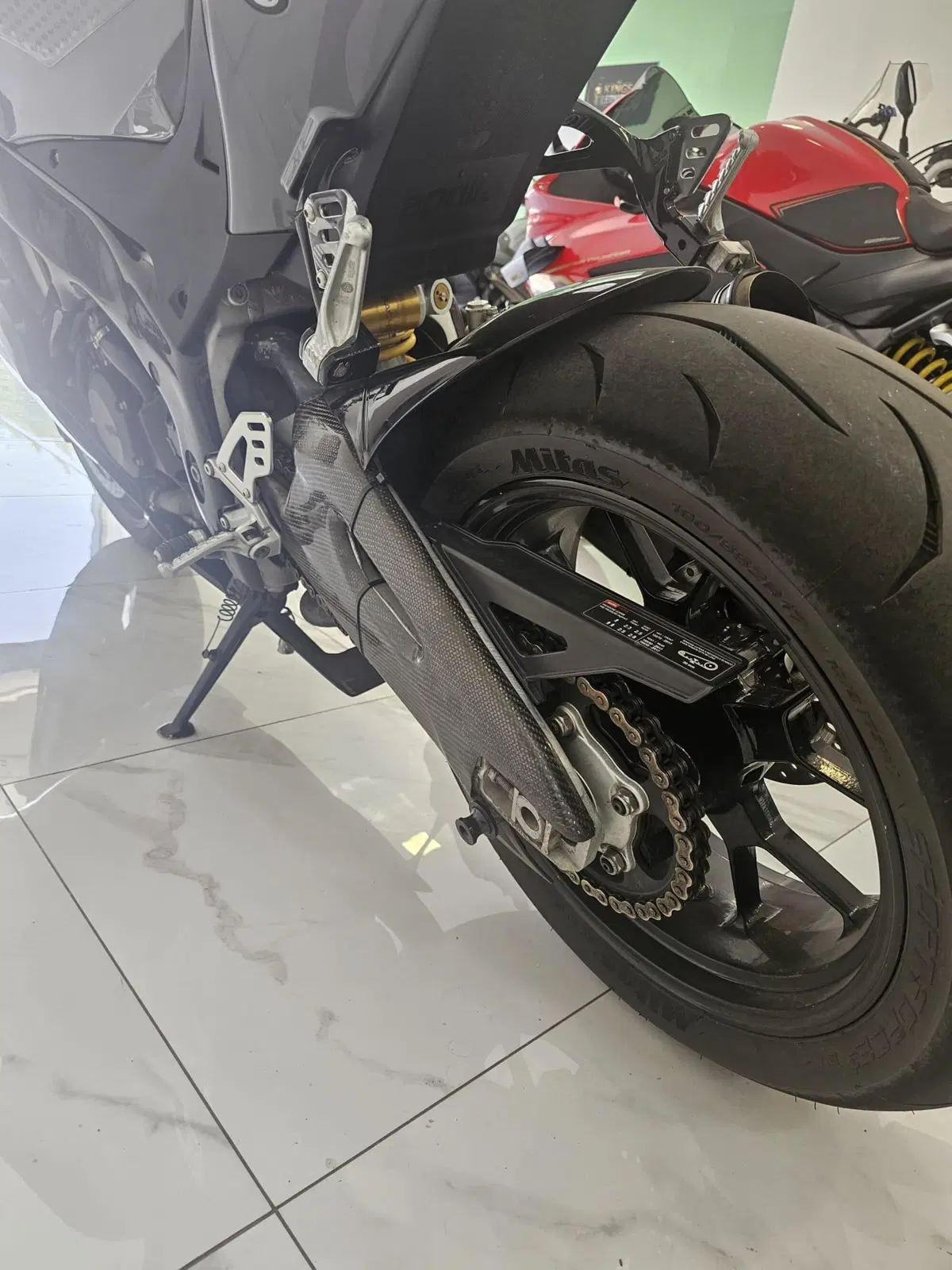 Aprilia RSV4 Factory (2009 - 12) (10)