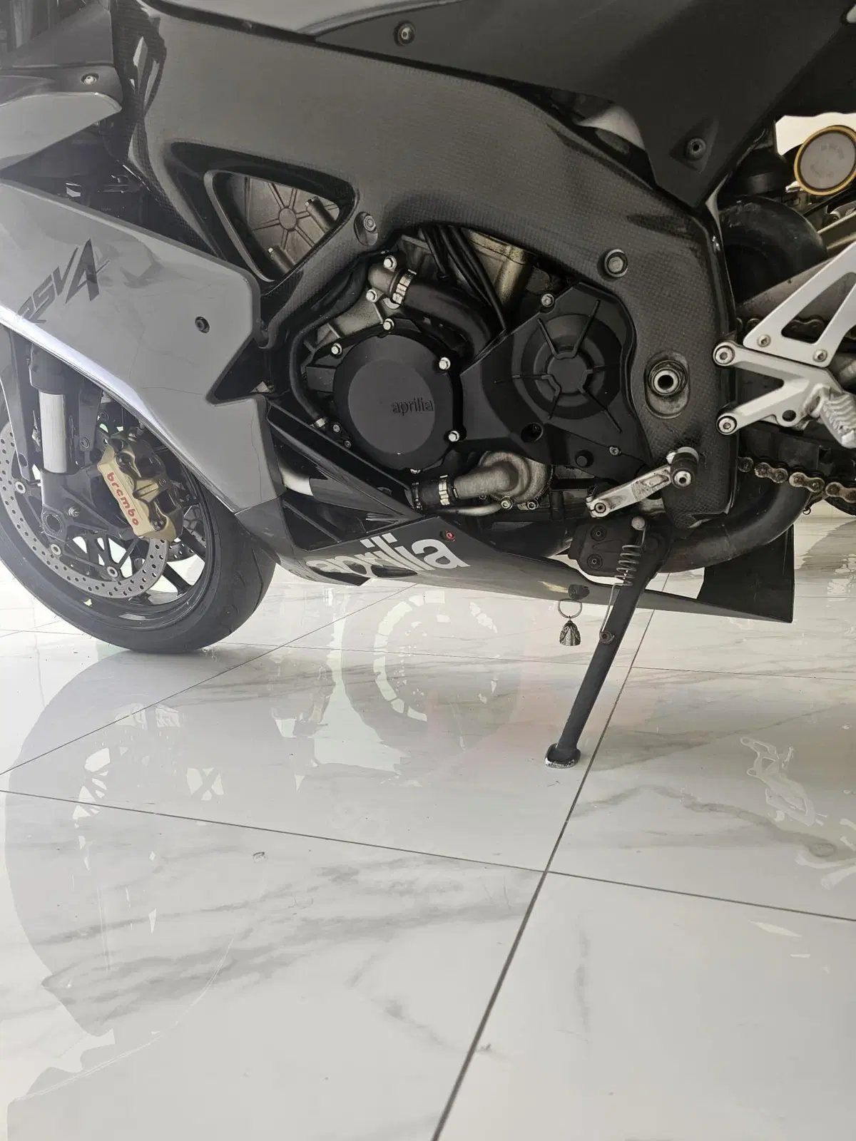 Aprilia RSV4 Factory (2009 - 12) (11)