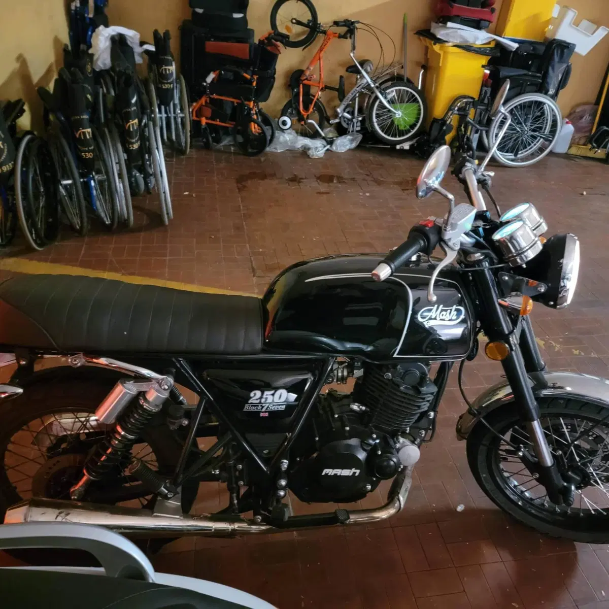 Mash Italia Black Seven 250 (2017 - 20) (3)