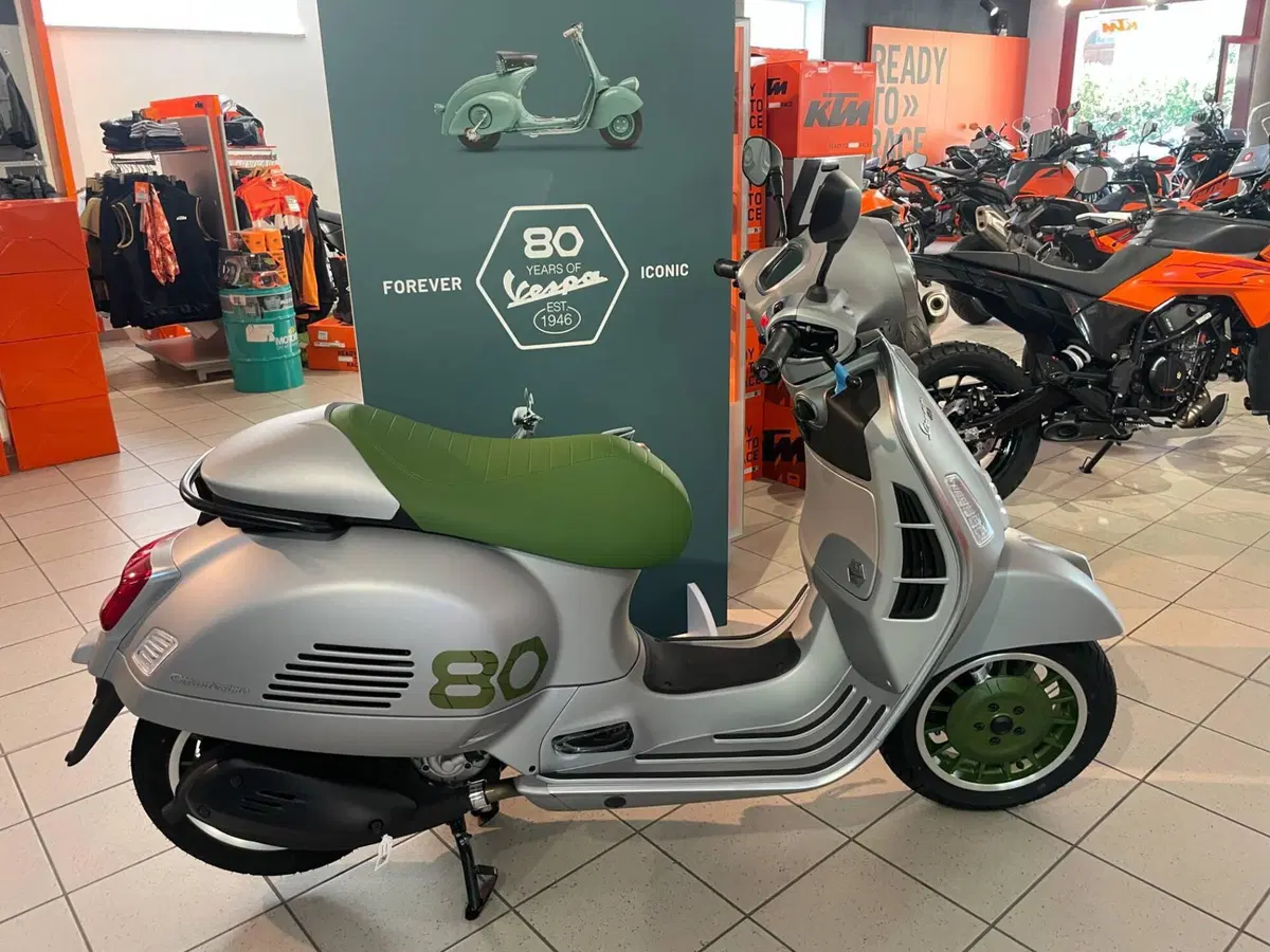 Vespa GTS 310 Edizione Ottantesimo (2026) (2)