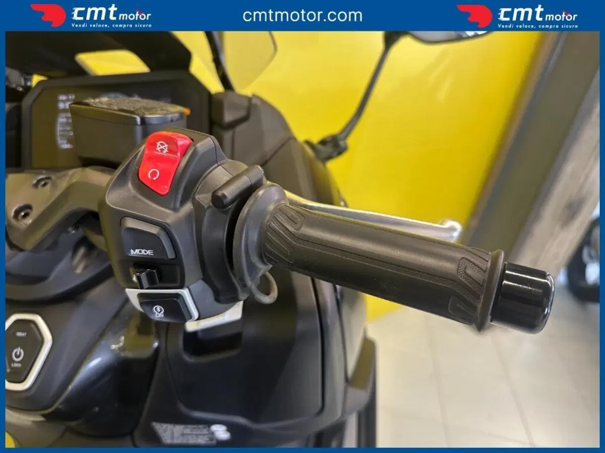 Yamaha T-Max 560 Tech Max (2022 - 24) (13)