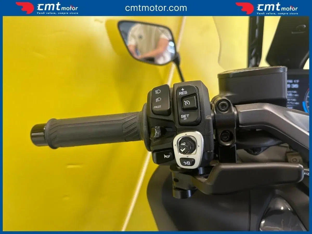 Yamaha T-Max 560 Tech Max (2022 - 24) (14)