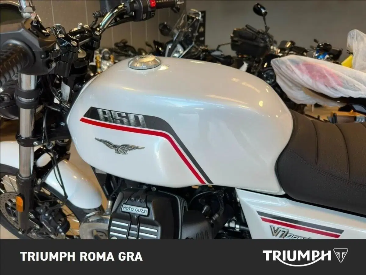 Moto Guzzi V7 Special (2025 - 26) (10)