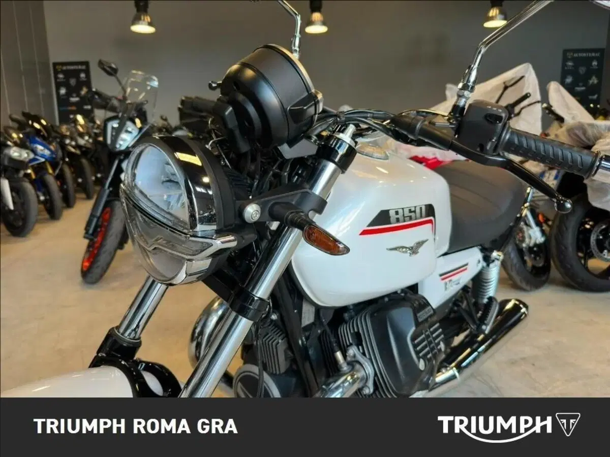 Moto Guzzi V7 Special (2025 - 26) (14)