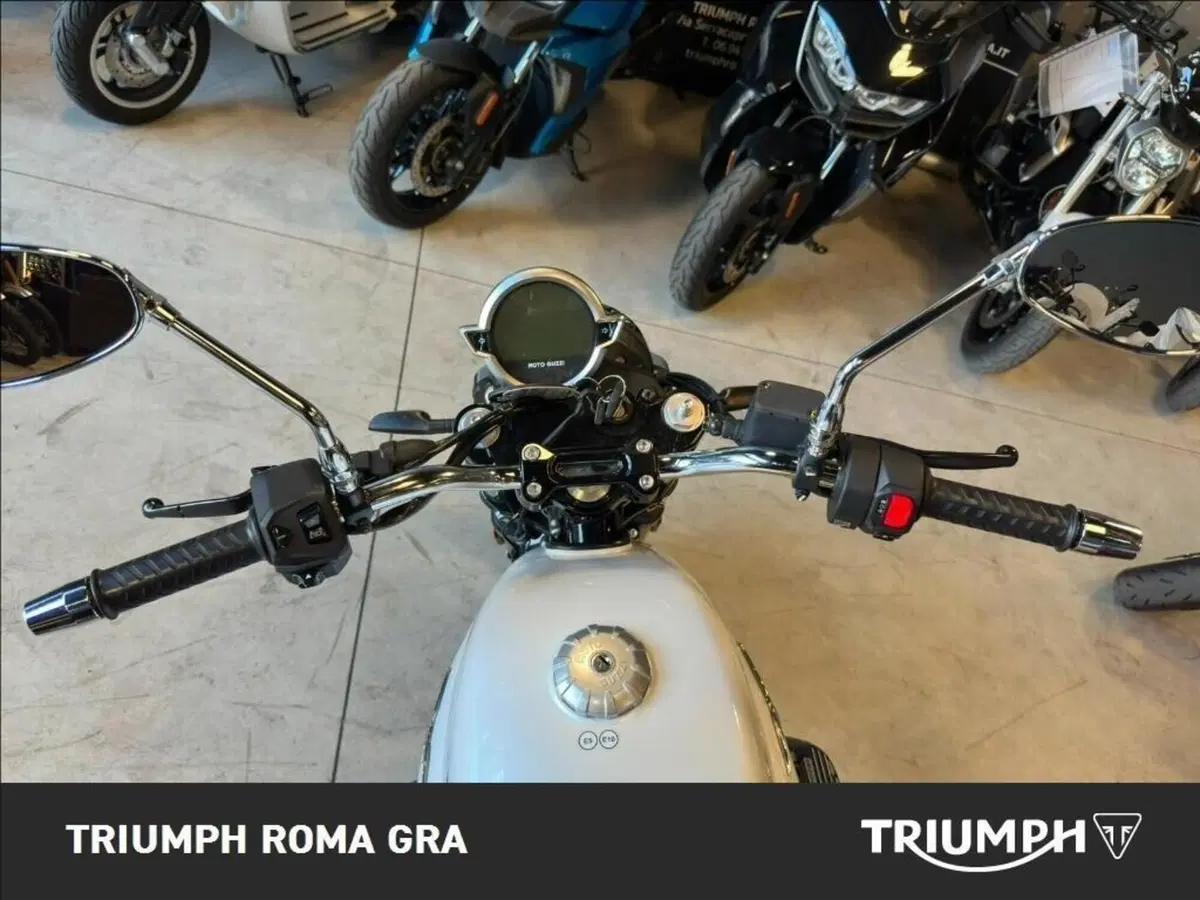 Moto Guzzi V7 Special (2025 - 26) (17)