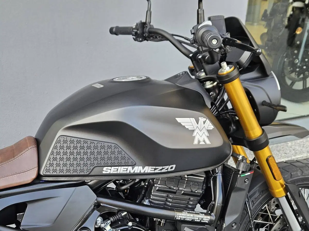 Moto Morini SEIEMMEZZO SCR (2022 - 26) (4)