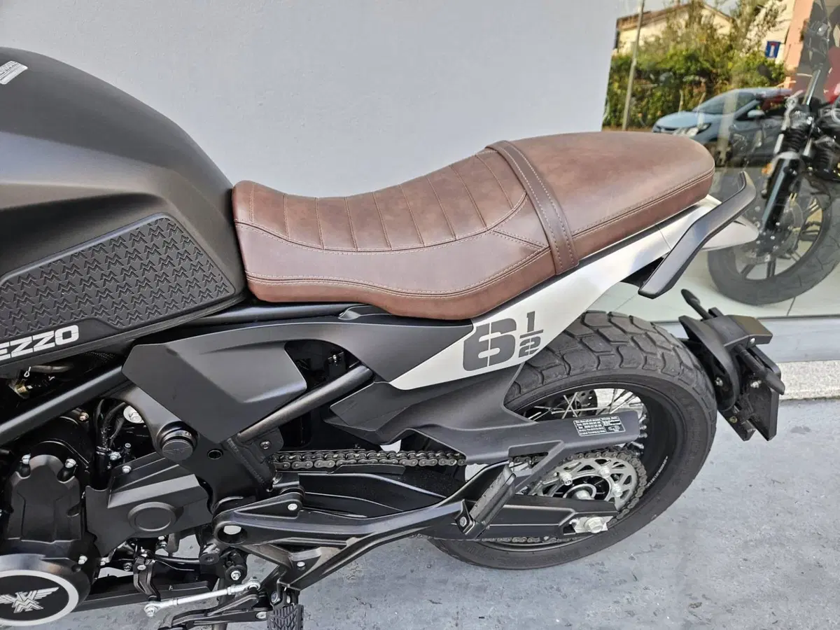 Moto Morini SEIEMMEZZO SCR (2022 - 26) (10)