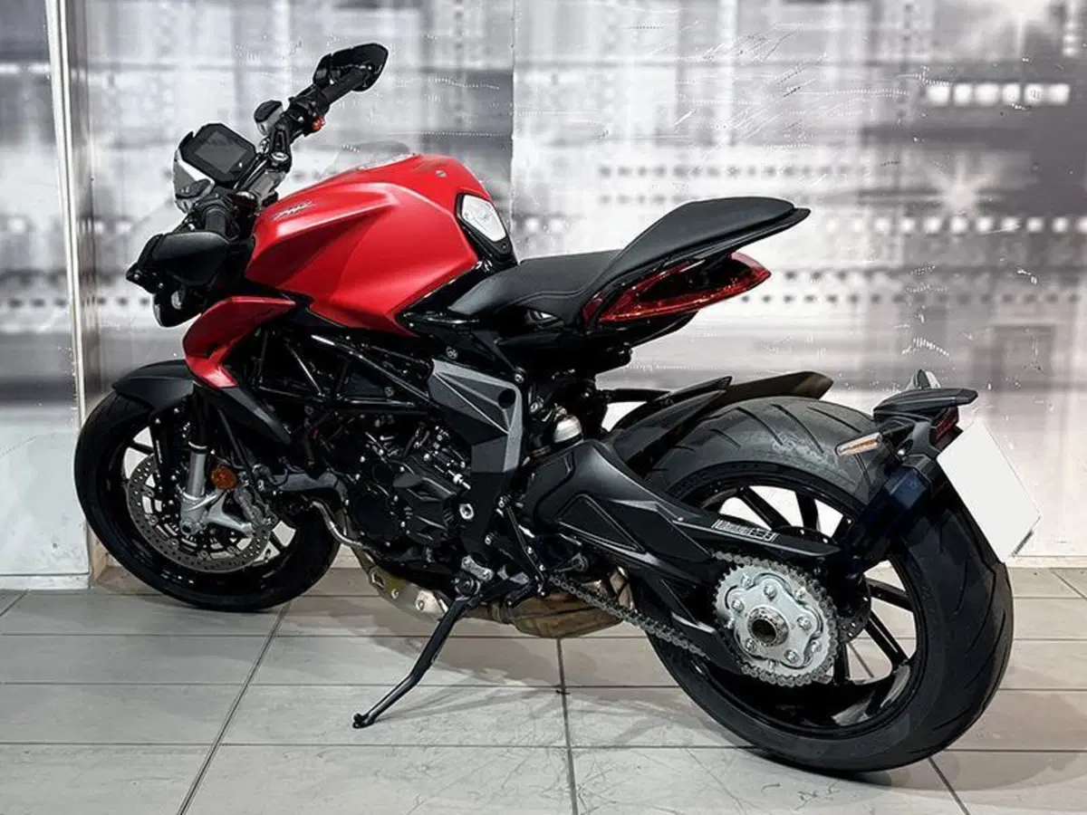 MV Agusta Dragster 800 Rosso (2021 - 23) (2)