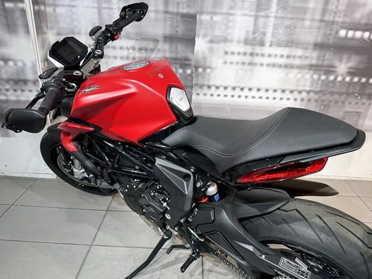 MV Agusta Dragster 800 Rosso (2021 - 23) (3)