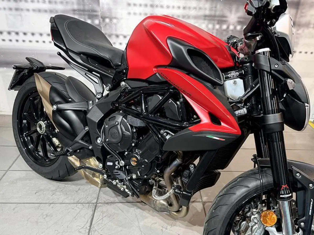 MV Agusta Dragster 800 Rosso (2021 - 23) (4)