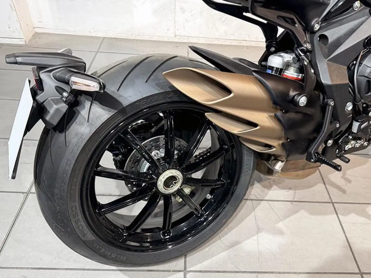 MV Agusta Dragster 800 Rosso (2021 - 23) (5)