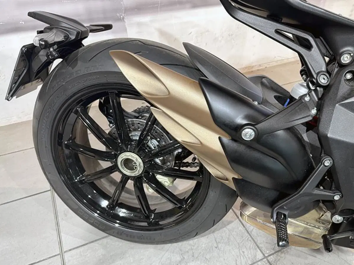 MV Agusta Dragster 800 Rosso (2021 - 23) (6)