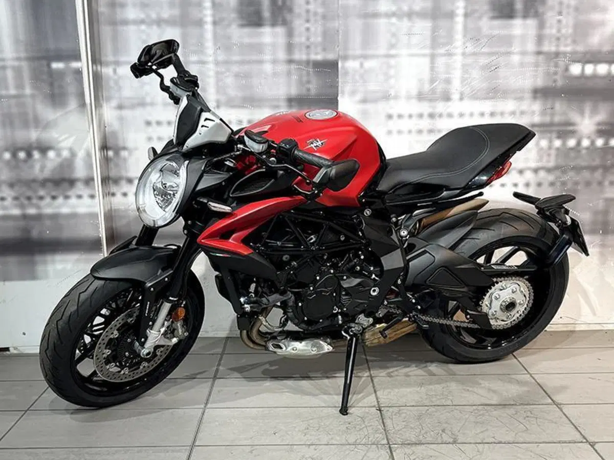 MV Agusta Dragster 800 Rosso (2021 - 23) (7)
