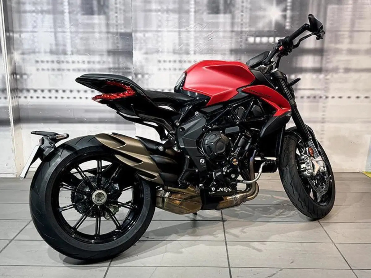 MV Agusta Dragster 800 Rosso (2021 - 23) (8)