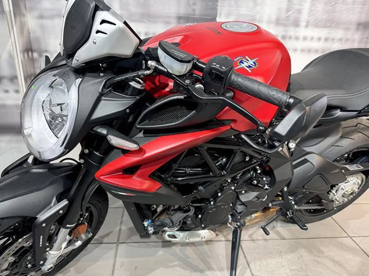 MV Agusta Dragster 800 Rosso (2021 - 23) (9)