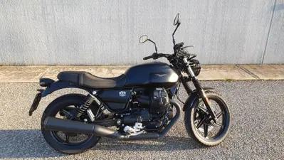 Moto Guzzi V7 Stone (2021 - 24) usata