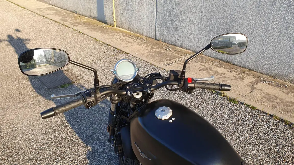 Moto Guzzi V7 Stone (2021 - 24) (5)