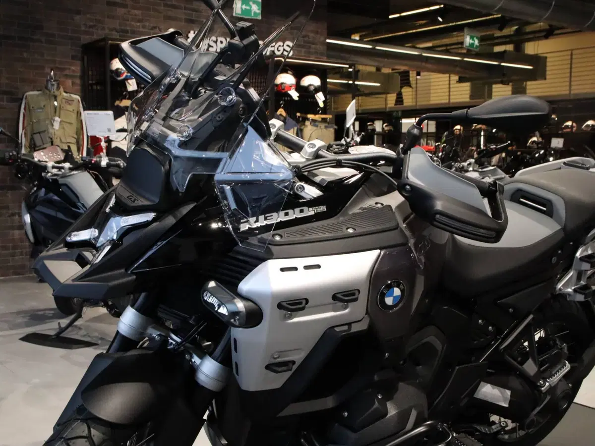 Bmw R 1300 GS Adventure Triple Black (2025 - 26) (3)