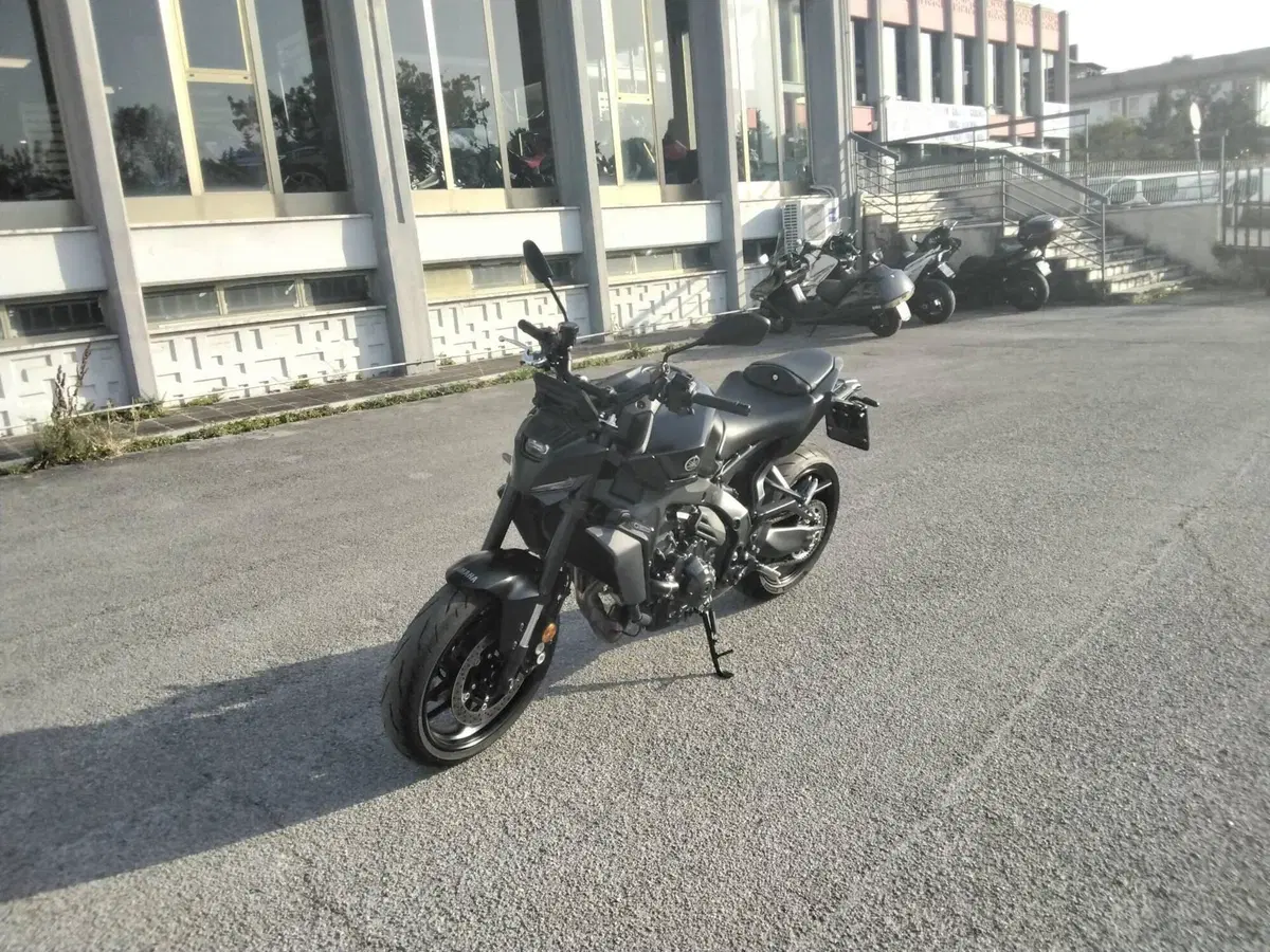 Yamaha MT-09 Y-AMT (2024 - 26) (4)