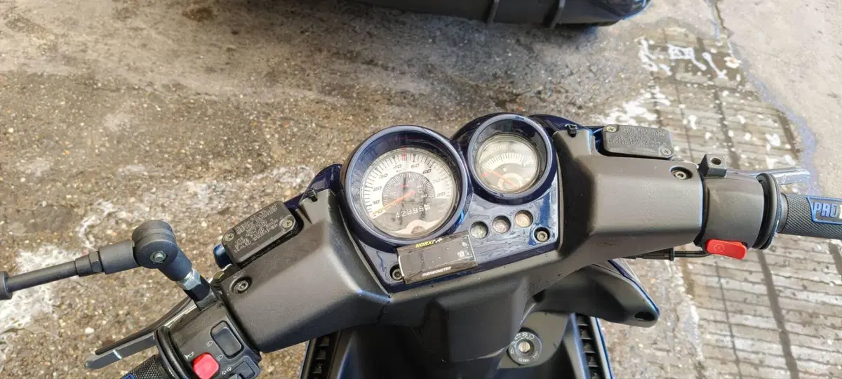 Yamaha Aerox 50 R (2007 - 18) (6)
