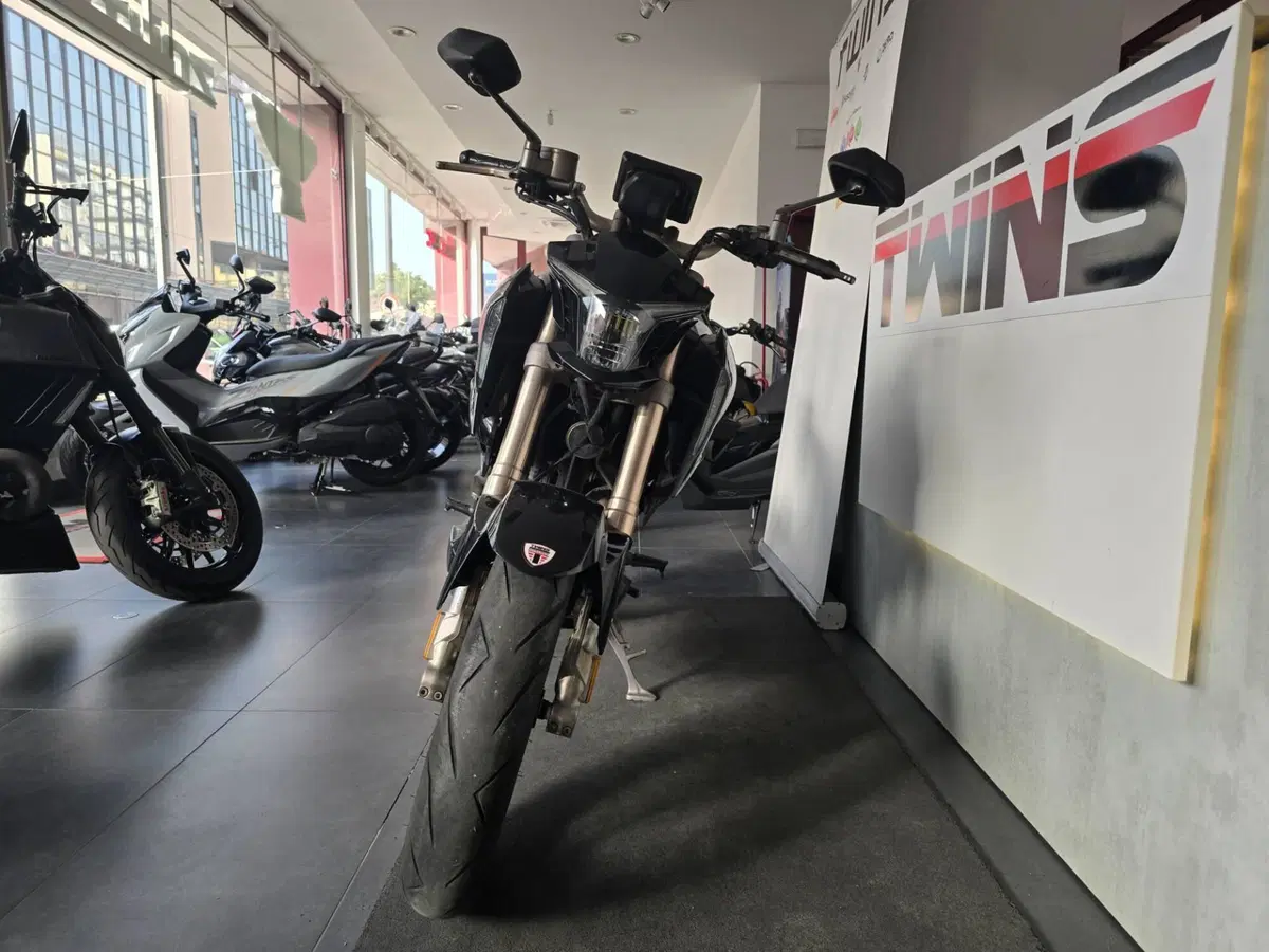 Zontes ZT310-R1 (2022 - 23) (3)