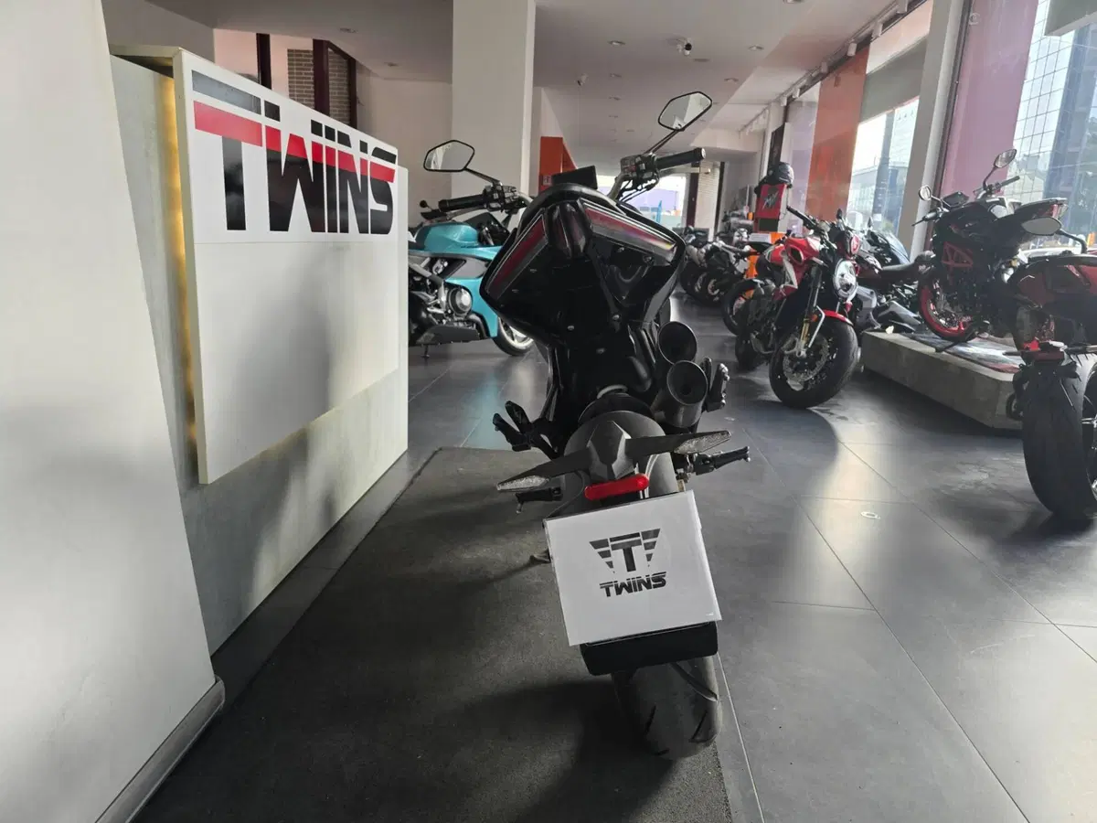 Zontes ZT310-R1 (2022 - 23) (7)